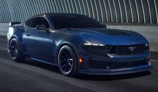 Ford Mustang Dark Horse - front tracking